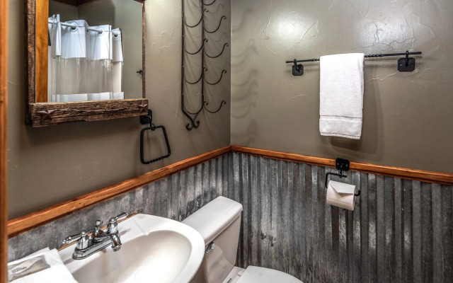 Mechem Dr Apache Village & Cabins by VTrips