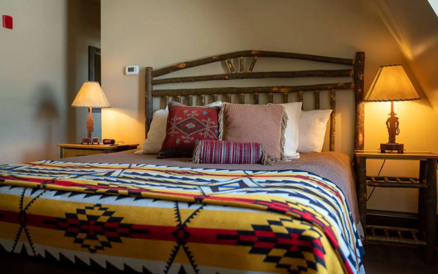 Sheridan Inn, B/W Signature Collection