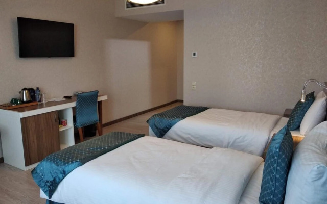 Campus Alba at Hotel Castello Mare