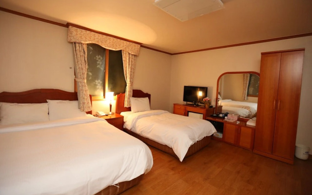 Munkyung Tourist Hotel