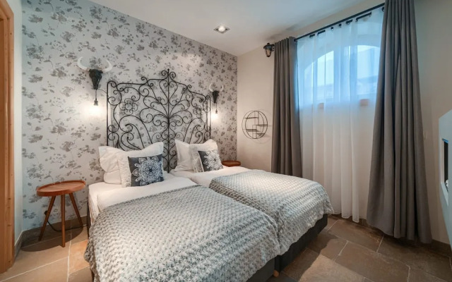 Rich Witch Villa&SPA
