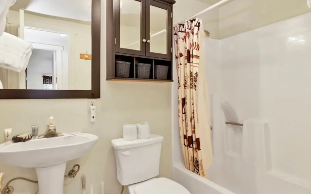 Green Squirrel Chateau #2484