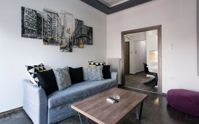 Renovated 2 bedroom apt in Larissis Railway Station and Metro