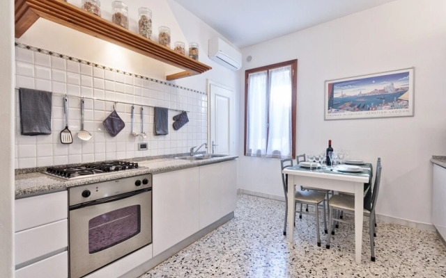 Tolentini Canal View Apartment