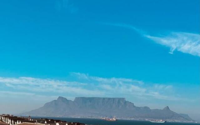 2 Dolphin Ridge , Bloubergstrand