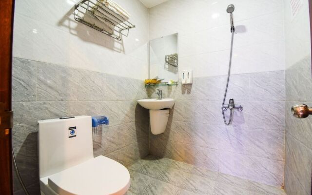 OYO 488 Hung Thu Hotel