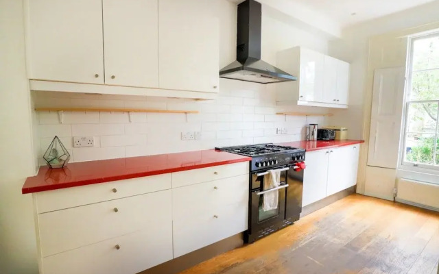 3 Bedroom House in De Beauvoir Town