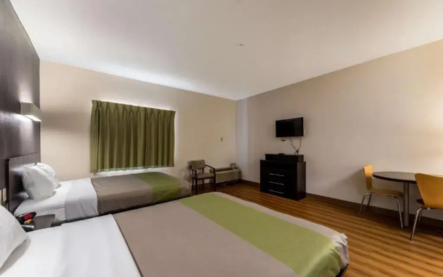 Super 8 by Wyndham Kenedy