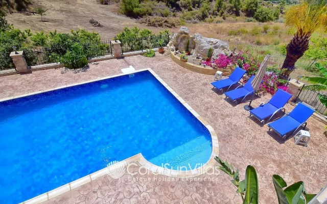 Away-from-it-all, Exceptional Sea Views Sleeps 10