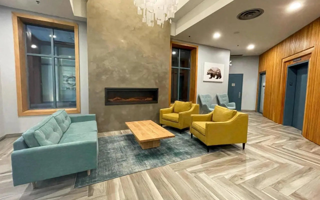 Alpenglow Lodge Studio with Pool Views by MVA