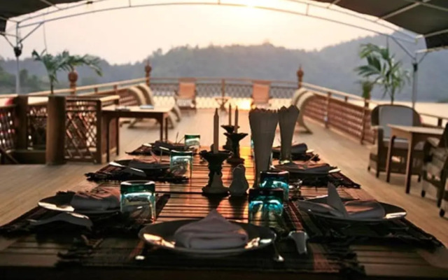 Amara River Cruise