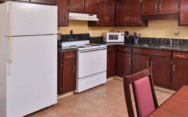 Douglas Inn And Suites