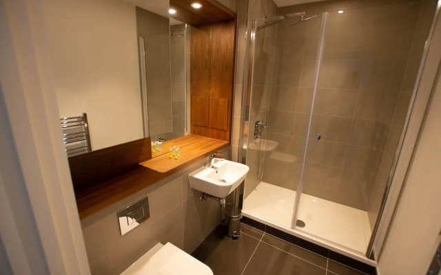 Charles Hope Apartment Canary Wharf