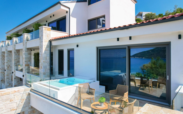 Essentia Luxury
