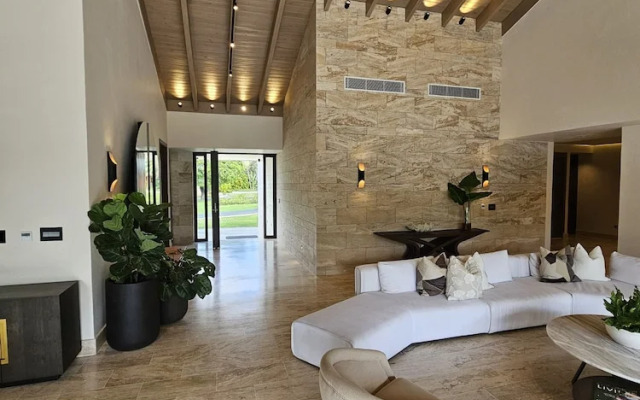 Luxurious 5BR Villa With bbq Pool in Casa de Campo