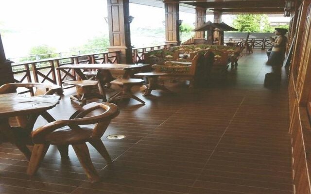 Bann Lamoonaoonkhong Hotel