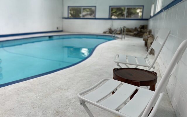 Sierra Blue Hotel & Swim Club