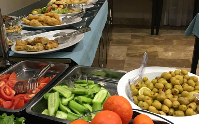 Ayhan Hotel