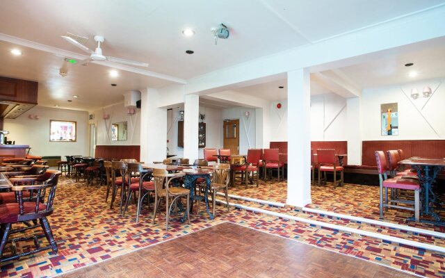 OYO Godolphin Arms Hotel