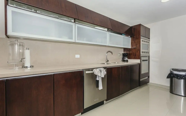 Casa Lanai 4 Bedroom Condo by RedAwning