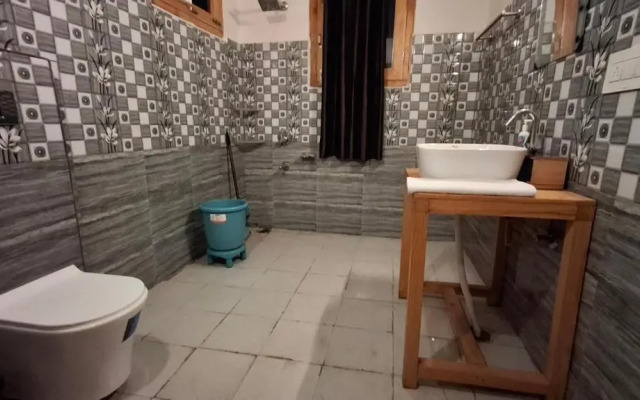 Oyo 63988 Hotel Dolphin