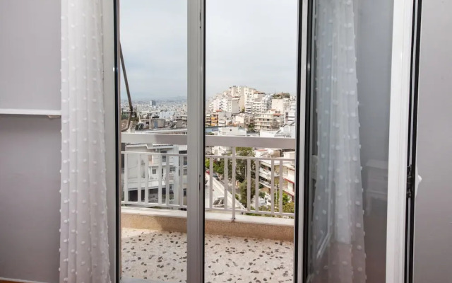 Modern apt with Increbilbe Athens Views