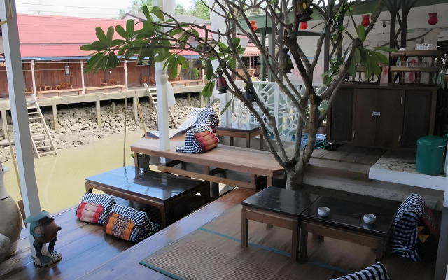 At Casa Guesthouse Amphawa