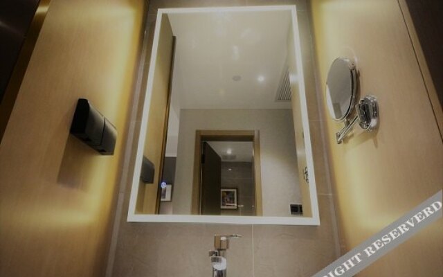 Homeinn Plus Hotel (Shanghai Zhonghuan Jinshajiang Road Fengzhuang Subway Station)