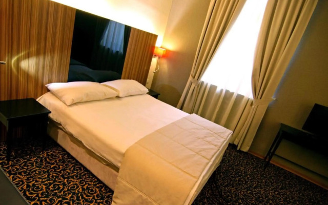 Hotel Crystal