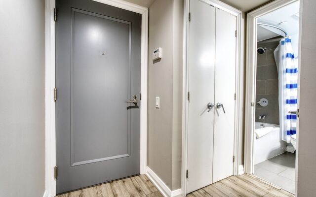 Yorkville Modern 1 Bedroom Suite Toronto