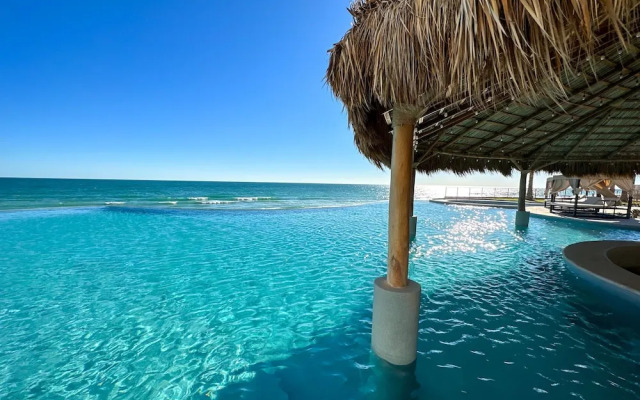 Beachtop Haven 2BR Condo at Iconic Sandy Beach