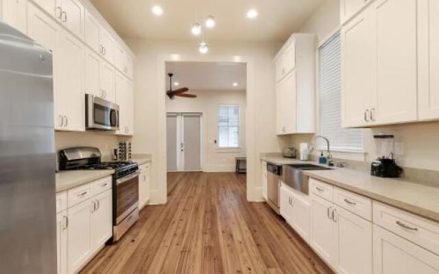 Stunning 3BR on Carondelet by Hosteeva