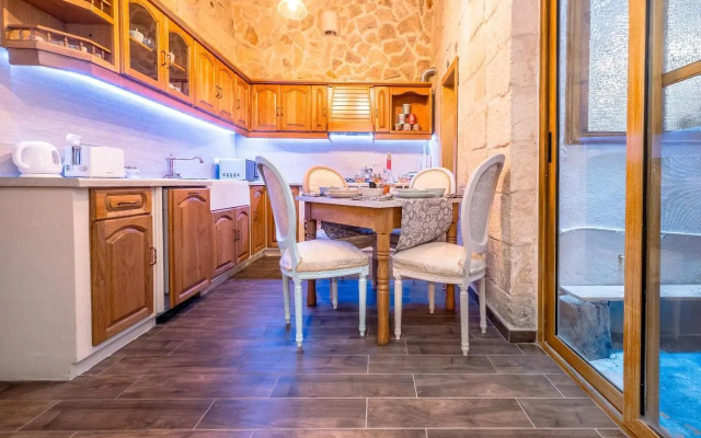 Kharmen A 1565s House with Seaviews