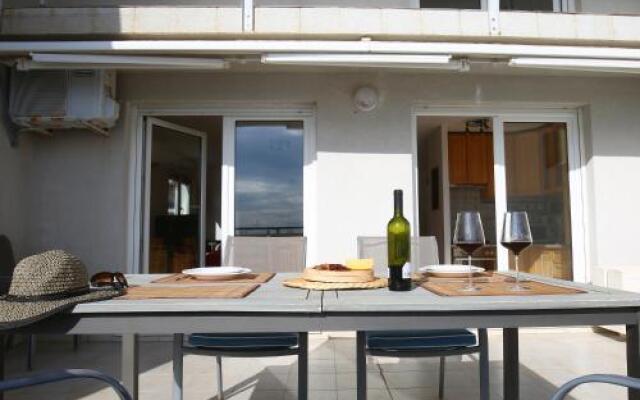 Split on the beach, 2 floors & wide terrace