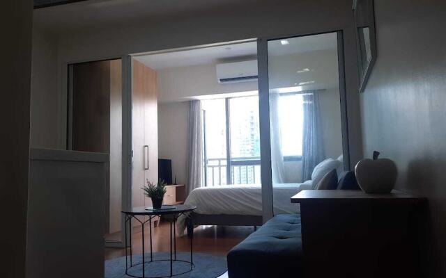 Oasis Regency @ Acqua Livingstone near Rockwell
