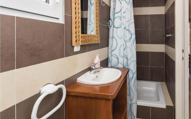 One-Bedroom Apartment in Vir
