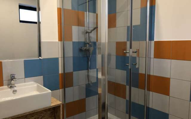 Share And Cheers Hostel