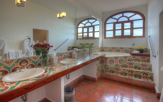 Alta Las Palomas Hotel