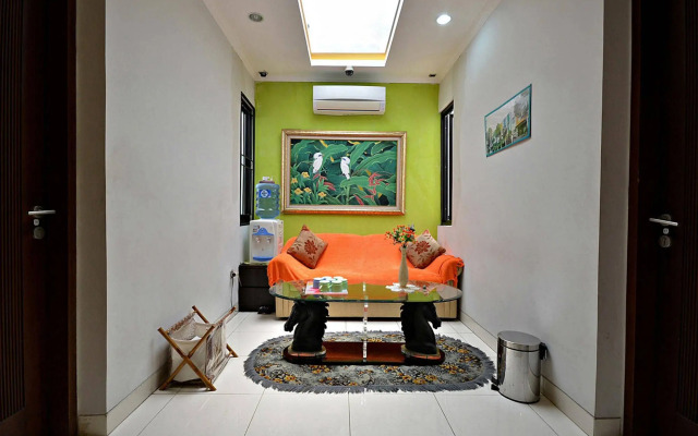 ZEN Rooms Tebet Gudang Peluru