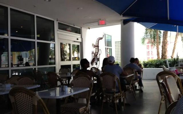 De Soleil Hotel on Ocean Drive