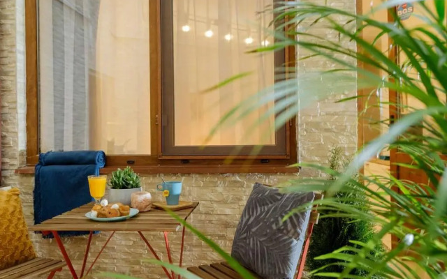 Studio with private terrace next to Cișmigiu