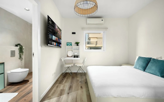 Netanya Beach Pool Studio by Sea N' Rent