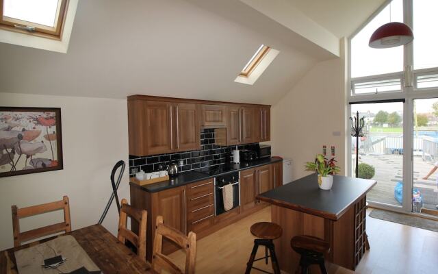 Hideaway 2 Bedroom Apartment by Cardiff Holiday Homes