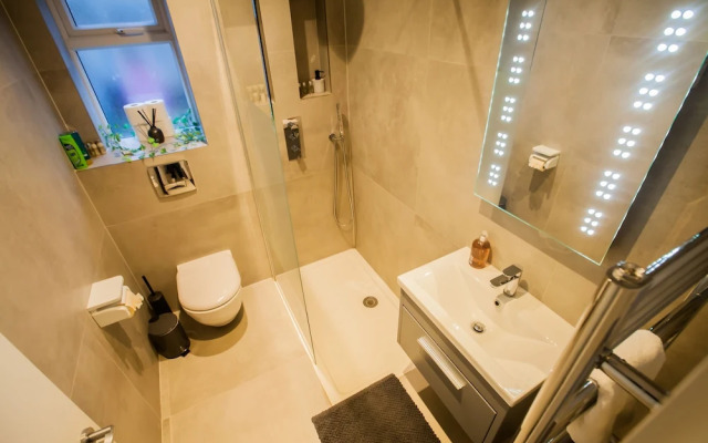 Surbiton Luxury Garden House 19A