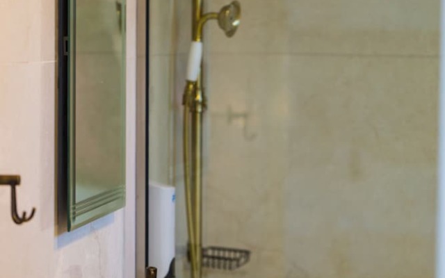 Pinelopi Beach Suites