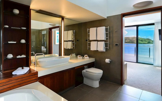 Yacht Club Villas