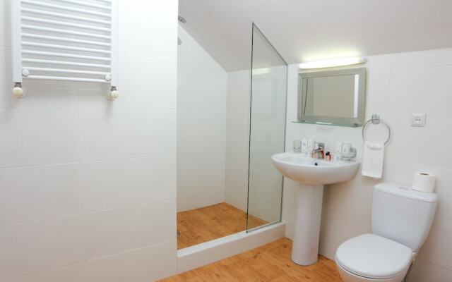 Dayroom Chardonnay Boutique Hotel