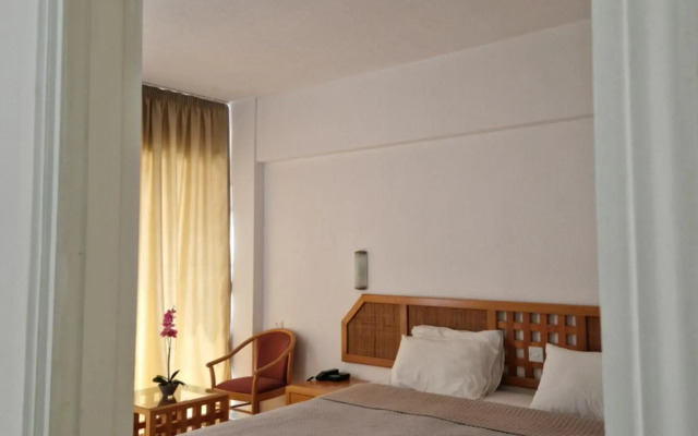 Navarria Hotel