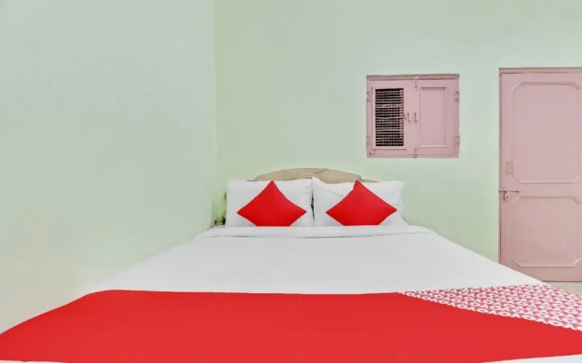 OYO Flagship 46695 Red Tomato Palace Spot On