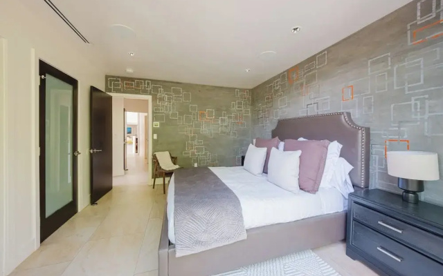 Zen Estate - Luxurious 5BR Beverly Hills Sanctuary With Pool & Canyon Views